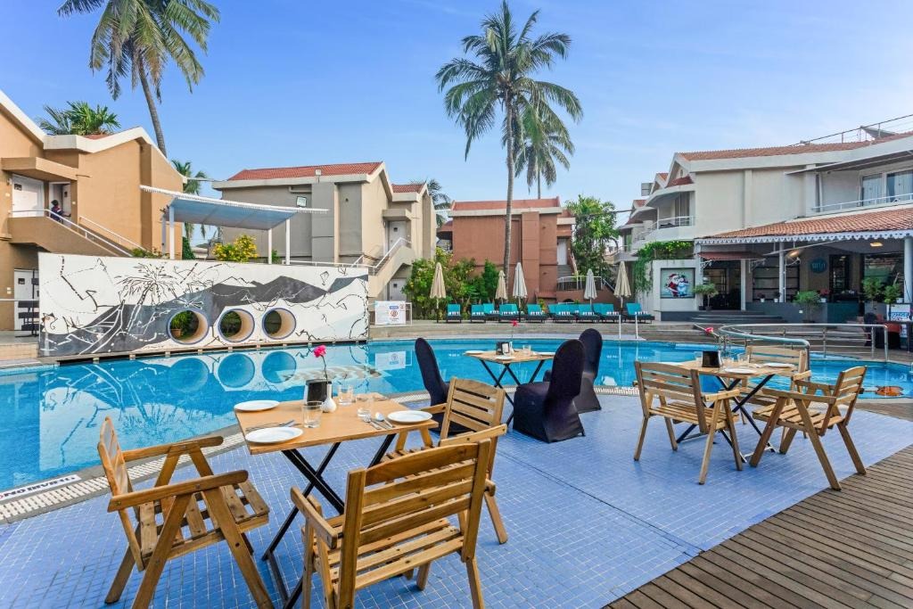 هتل ویسپرینگ پالمز